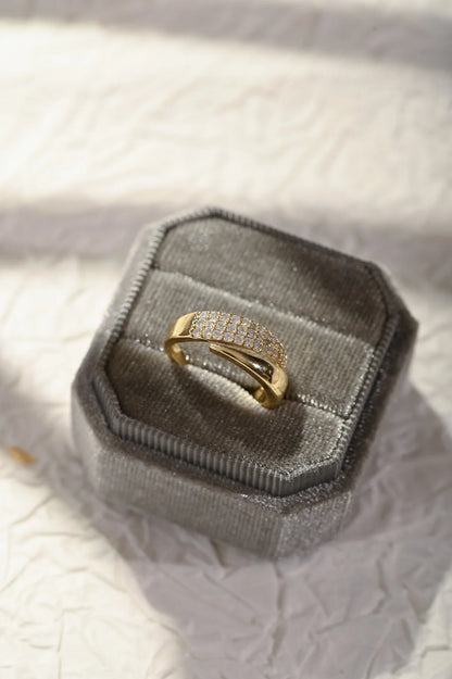 Elegante Gouden Ring met Fonkelstenen (1+1 GRATIS)